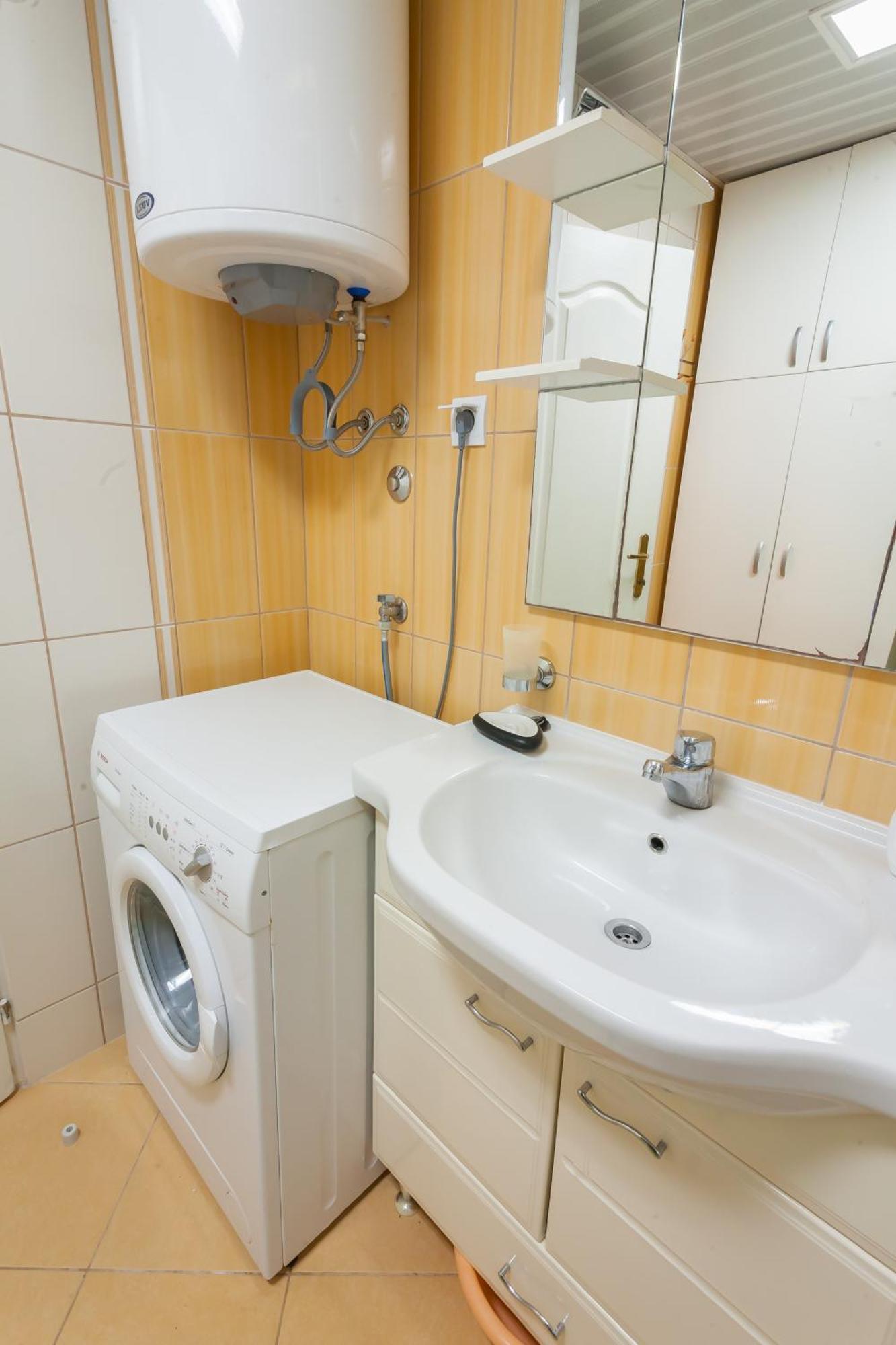 Apartments Mila Krimovica Екстериор снимка