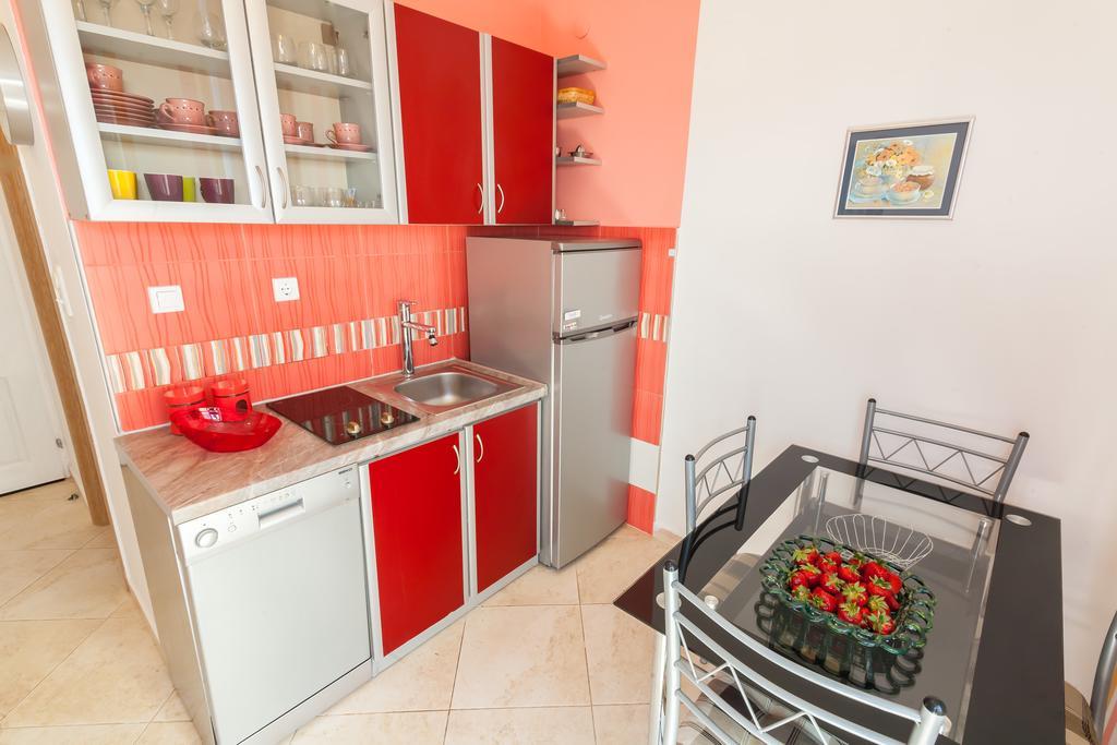 Apartments Mila Krimovica Екстериор снимка
