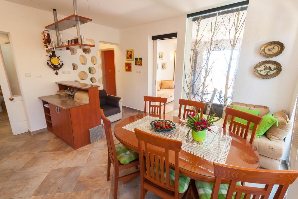 Apartments Mila Krimovica Екстериор снимка
