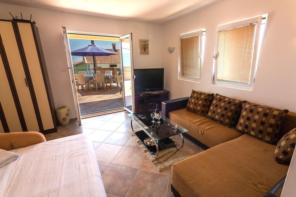 Apartments Mila Krimovica Екстериор снимка