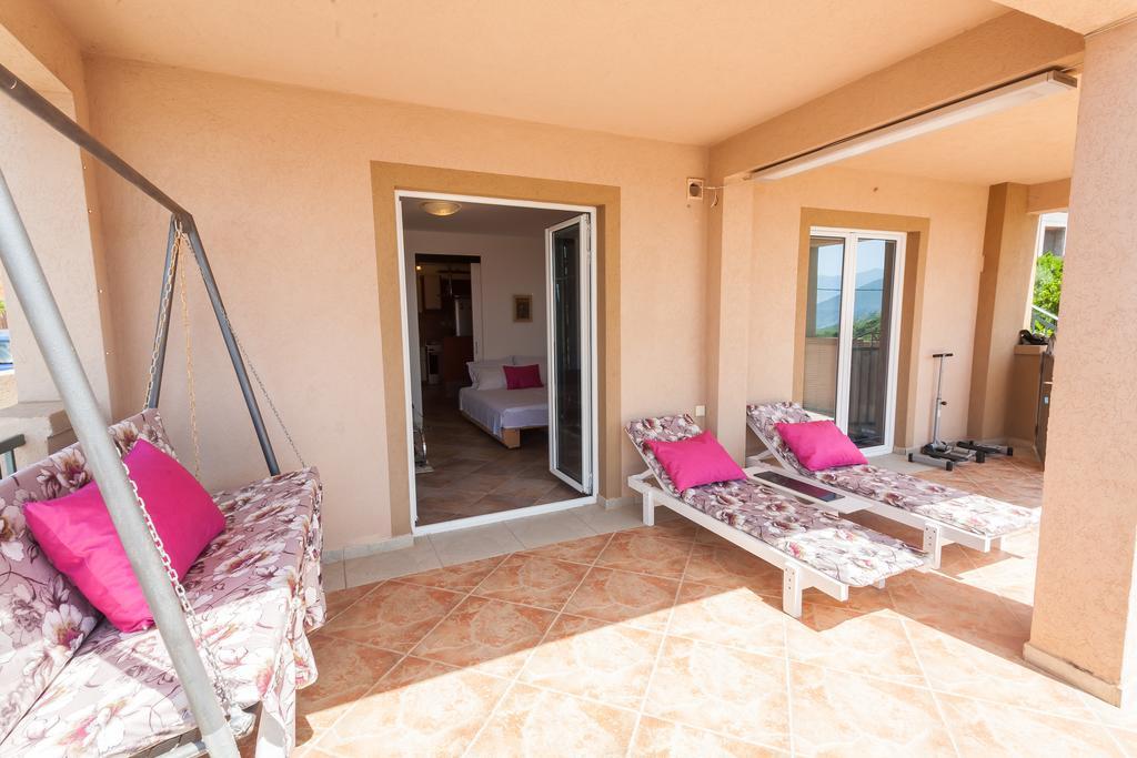 Apartments Mila Krimovica Екстериор снимка