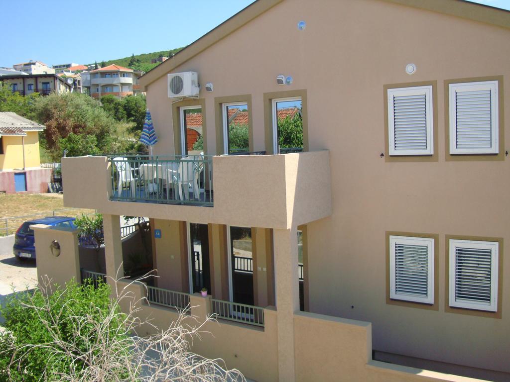 Apartments Mila Krimovica Екстериор снимка