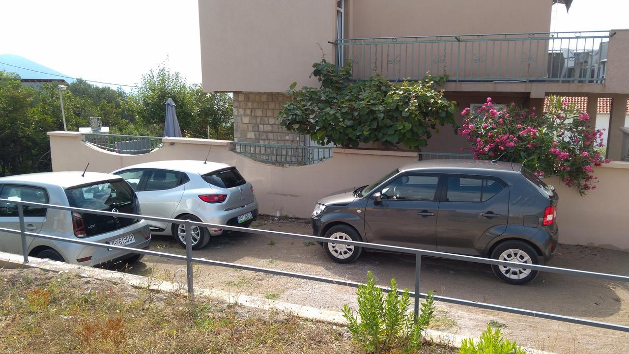 Apartments Mila Krimovica Екстериор снимка