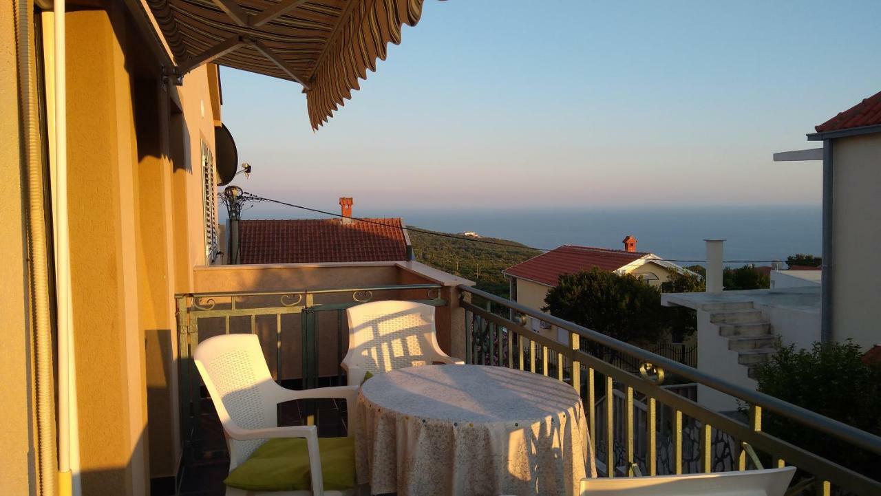 Apartments Mila Krimovica Екстериор снимка