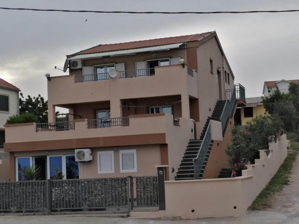 Apartments Mila Krimovica Екстериор снимка